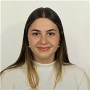 Soy estudiante de un doble grado de Educación Primaria y Estudios Ingleses. Ofrezco clases de apoyo de Lengua e Inglés